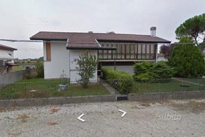 VILLA signorile con 2,000 mq di giardino