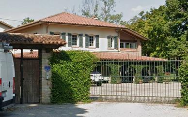 Rustico / Casale di 346000 m² con più di 5 locali 