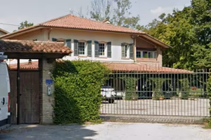 Rustico / Casale di 346000 m² con più di 5 locali 