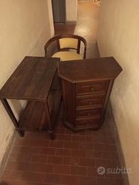 tavolino, sedia e mobiletto 