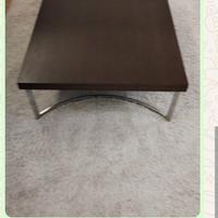 tavolo basso colore rovere scuro. 