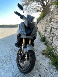 HONDA X-ADV 2025 – 4.200 KM – PARI AL NUOVO