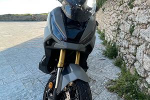 HONDA X-ADV 2025 – 4.200 KM – PARI AL NUOVO