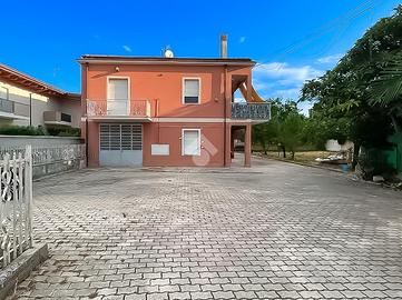 3 LOCALI A SAN GIOVANNI TEATINO