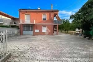 3 LOCALI A SAN GIOVANNI TEATINO