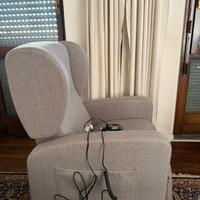 Poltrona relax motorizzata alza persona come nuova