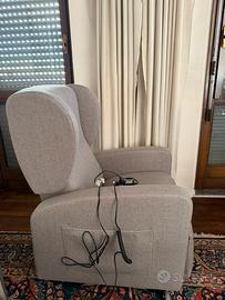 Poltrona relax motorizzata alza persona come nuova