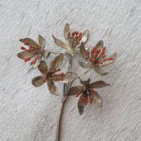 Fiore in argento placcato e smalti corallo 