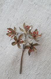 Fiore in argento placcato e smalti corallo 