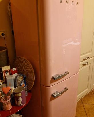 Frigorifero smeg 50' style rosa parzialmente funzi
