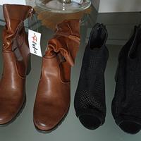 due paia nuove di tronchetti donna