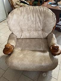 Coppia di poltrone in pelle e massello