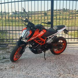 KTM Duke 390 - 11.750 km - Condizioni  maniacali
