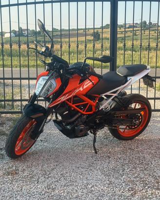 KTM Duke 390 - 11.750 km - Condizioni  maniacali