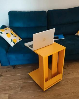 Tavolino giallo da divano