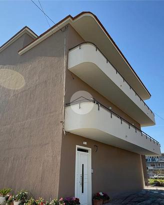 CASA SEMINDIPENDENTE A CASTELLAMMARE DI STABIA