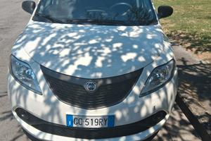 lancia Ypsilon col.bianco dicembre 2020