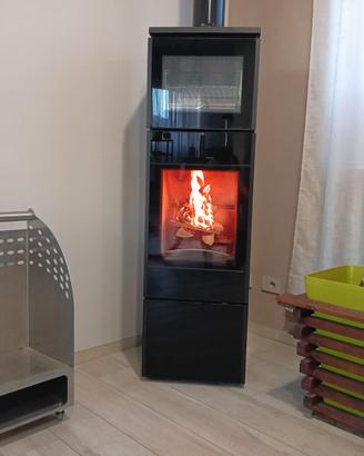 Stufa a legna con forno