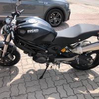 Ducati Monster 696