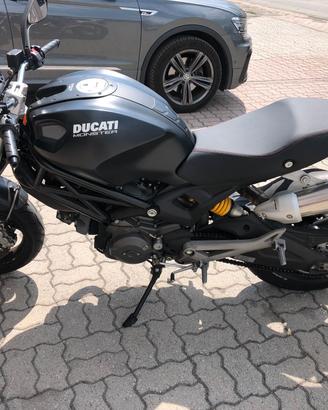 Ducati Monster 696