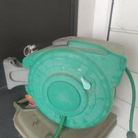 avvolgi tubo automatico a parete della Hozelock