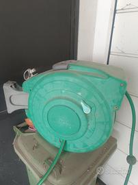 avvolgi tubo automatico a parete della Hozelock