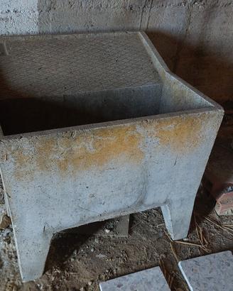 Lavatoio in cemento 