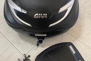 Bauletto Universale per moto e scooter GIVI B39NT