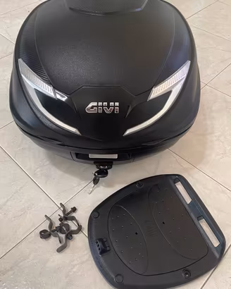 Bauletto Universale per moto e scooter GIVI B39NT