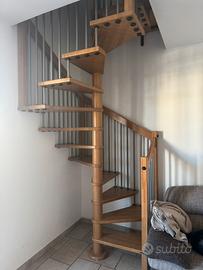 Scala a chiocciola in legno Mobirolo per interni
