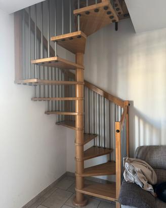 Scala a chiocciola in legno Mobirolo per interni