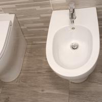 Coppia sanitari bagno: vaso wc e bidet 