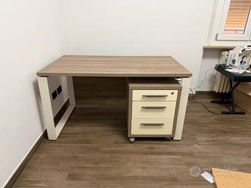 Scrivania moderna con cassettiera smontata, Parma