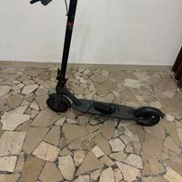 Monopattino elettrico + caricatore
