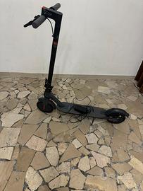 Monopattino elettrico + caricatore
