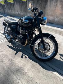 TRIUMPH BONNEVILLE T100 BLACK