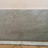 Lastra di marmo di Carrara con alzatina