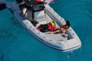 Gommone 8m immatricolato no motori