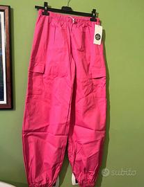 Cargo rosa con cartellino