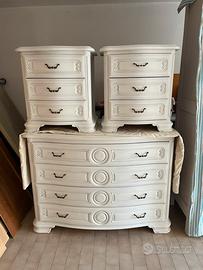 Como’ comodini e specchio.