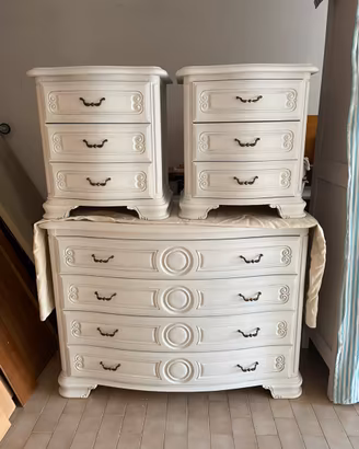 Como’ comodini e specchio.