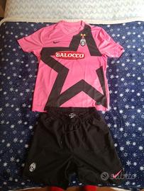 Completo maglia pantaloncini Juventus 2011/2012