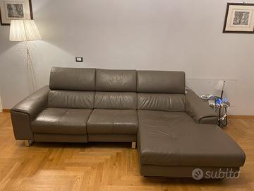 Divano poltrone&sofà in pelle grigia