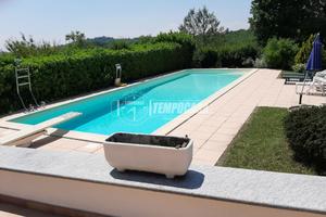 VILLA DI AMPIA METRATURA, CON PISCINA E 7000 MQ DI