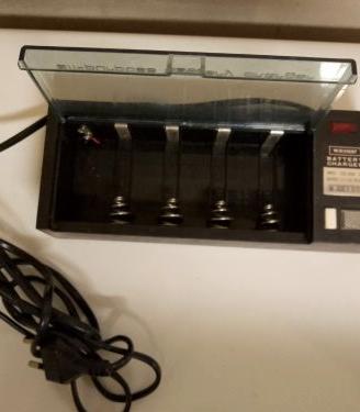 CARICA BATTERIE UNIVERSALE