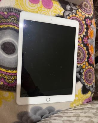 iPad 128 gb 6th generation wi-fi