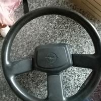 Vecchio volante con marchio Opel 