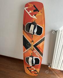 Tavola kitesurf North X-Ride 140 con pinne e pads