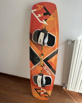 Tavola kitesurf North X-Ride 140 con pinne e pads