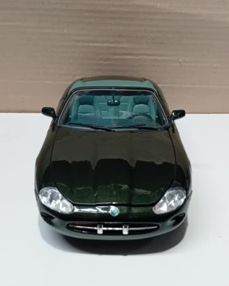 Modellino auto 1/18 Maisto
